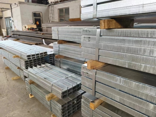 कस्टम गैल्वेनाइज्ड स्टील सी सेक्शन बीम 150x90x24 पीएफसी समानांतर फ्लैंज